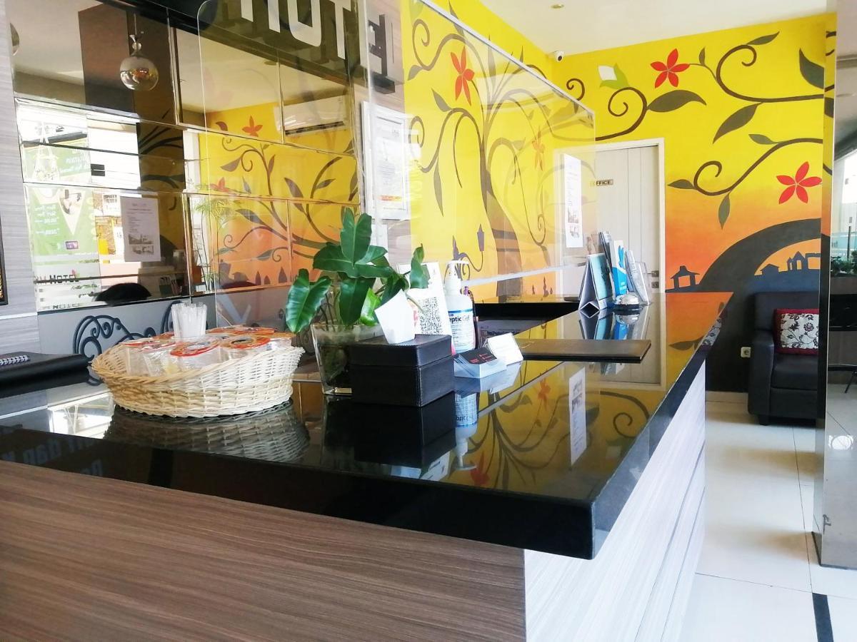 Dom Hotel Jogja Ngaglik Exteriör bild